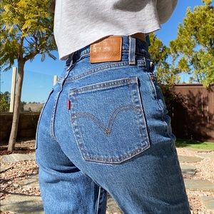 ❌ SOLD ❌ Levi’s Wedgie Straight Ankle Jeans